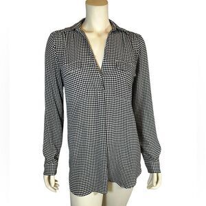 Silky Ann Taylor Plaid Black and White V Neck Long Sleeve Shirt Covers Butt Top